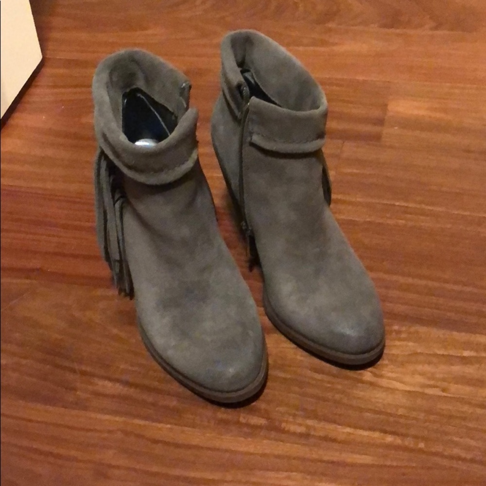 EUC Jessica Simpson Fringe Bootie 6.5/ 36.5